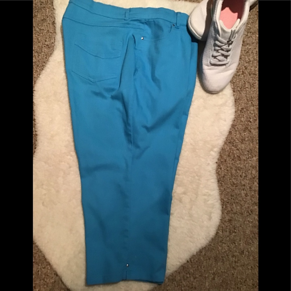 Women’s size 18 N touchCapris button zipper front belt loops front back pockets